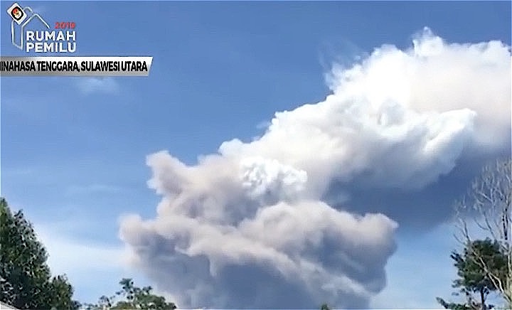 地震津波被害のスラウェシ島で火山噴火　自然災害が続くインドネシア