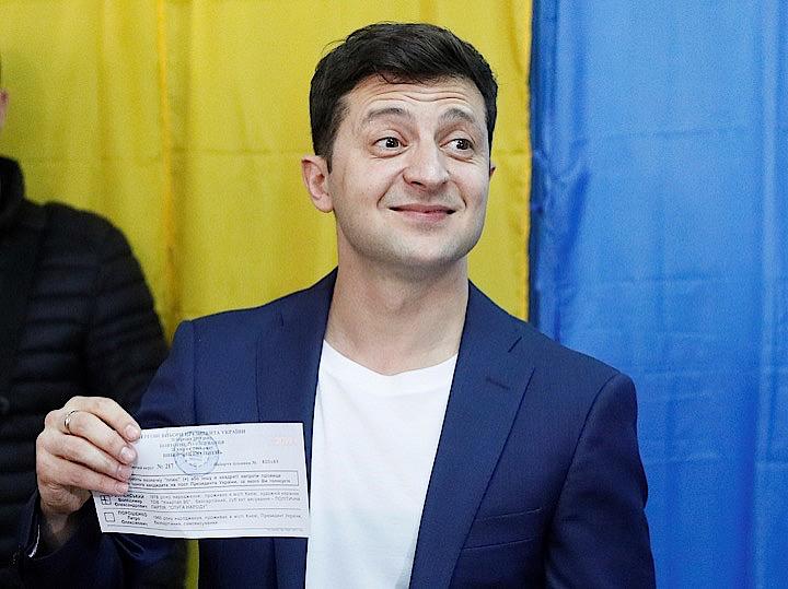 コメディアン ウクライナ 大統領 ウクライナ大統領、米国民の72％が「信頼」 超党派支持でバイデンと明暗