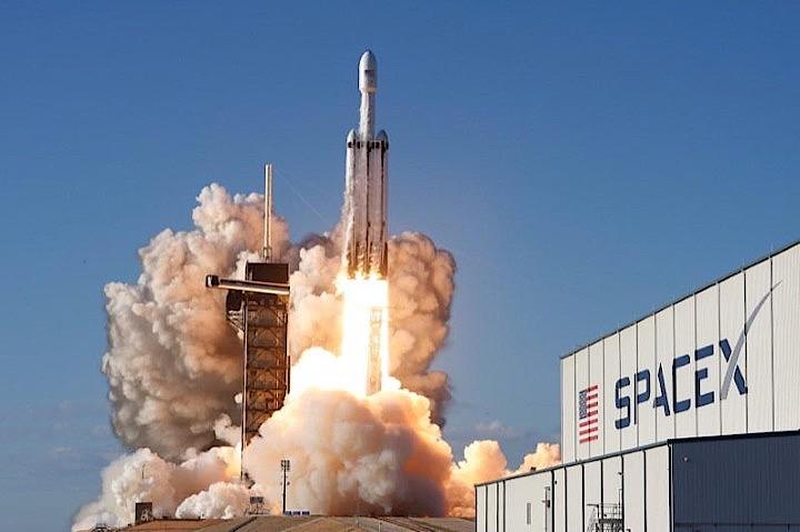 マスクがベゾスに破れた スペースｘ 空軍のロケット打ち上げ契約めぐり提訴 ニューズウィーク日本版 オフィシャルサイト