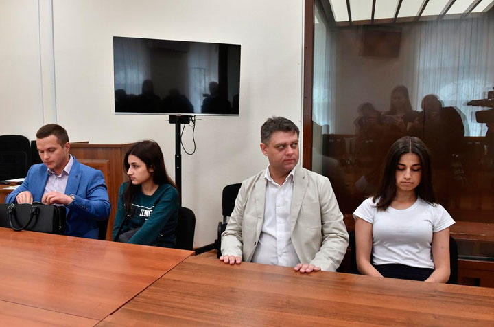 催涙スプレー ナイフ ハンマーで父親殺害 ロシア美人3姉妹は父にレイプされptsdだった ニューズウィーク日本版 オフィシャルサイト