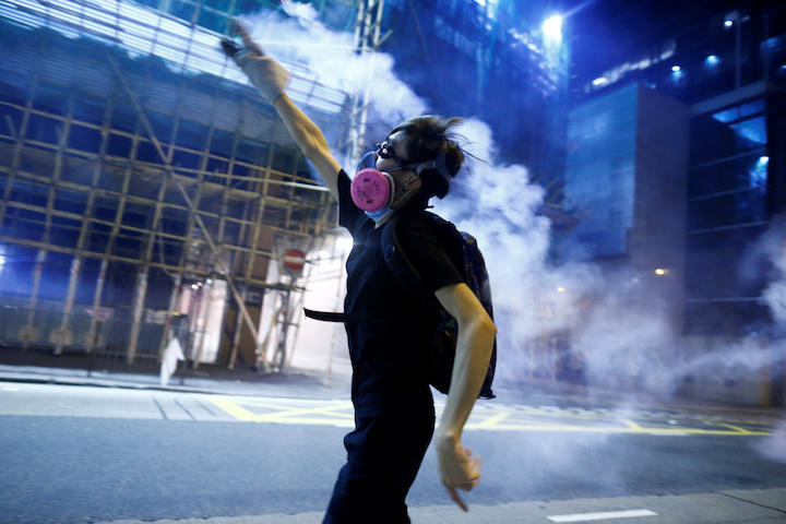変装香港デモ隊が暴力を煽る テロ指定をしたい北京 ワールド 最新