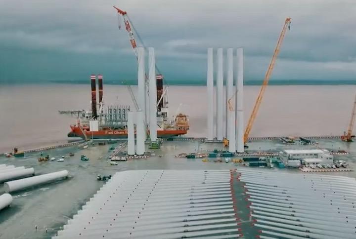 の 世界 所 風力 最大 洋上 発電 イギリスで建設が始まった、450万世帯のエネルギーを賄う世界最大の洋上風力発電所