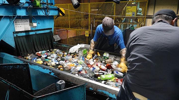なぜサントリーは大阪市で家庭ゴミ回収を始めたのか プラゴミ深刻化の影響とは ビジネス 最新記事 ニューズウィーク日本版 オフィシャルサイト