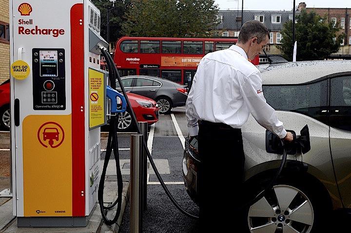 イギリス 35年からガソリン車とディーゼル車を販売禁止へ 5年前倒し ニューズウィーク日本版 オフィシャルサイト