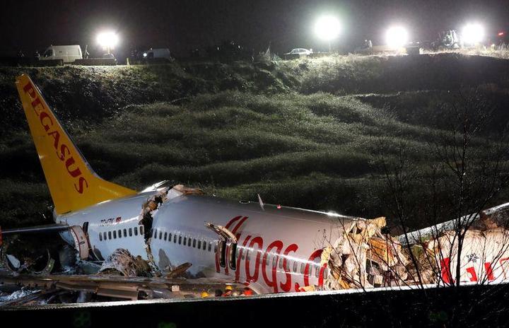 トルコ旅客機、着陸失敗で大破　3人死亡･179人負傷