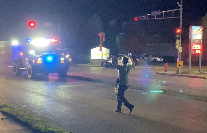 トランプ 黒人差別デモに発砲した白人少年は 正当防衛 ワールド 最新記事 ニューズウィーク日本版 オフィシャルサイト トランプ 黒人差別デモに発砲した白人少年は 正当防衛 ワールド 最新記事 ニューズウィーク日本版 オフィシャルサイト