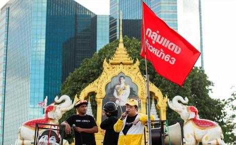 タイ政府､王室への不敬罪2年ぶりに適用へ　天下の宝刀抜き、反政府運動は新局面へ
