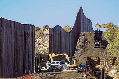 象徴的公約「国境の壁」完成を急ぐトランプに世論は？