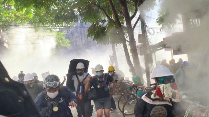 軍事クーデターに抗議するミャンマーのデモ 軍事クーデターに抗議するミャンマーのデモ