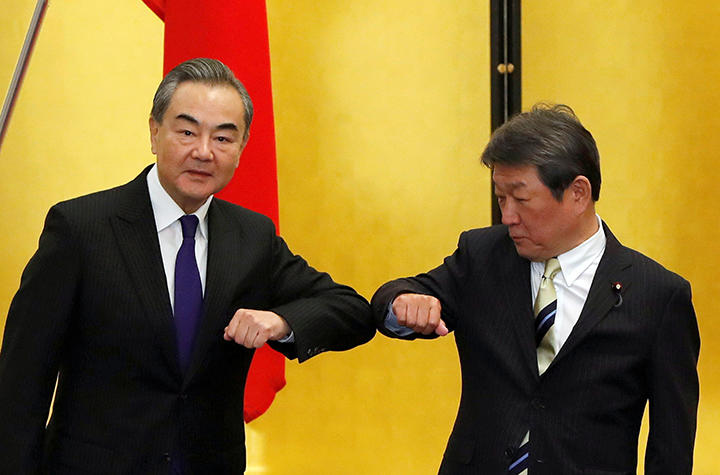 王毅外相と茂木外相(2020年11月) 王毅外相と茂木外相(2020年11月)