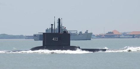 インドネシア海軍潜水艦、潜行中に消息不明に　ドイツ製･韓国で改修した旧式艦、乗員53人の安否は