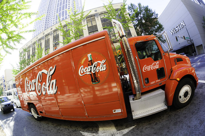 アトランタを走るコカ・コーラの車 アトランタを走るコカ・コーラの車