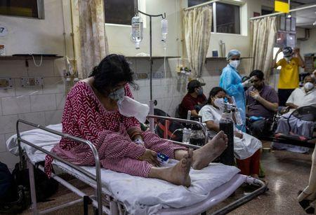 インド コロナ新規感染12日連続で30万人超 ワクチン追いつかず累計00万人に迫る ニューズウィーク日本版 オフィシャルサイト インド コロナ新規感染12日連続で30万人超 ワクチン追いつかず累計00万人に迫る ニューズウィーク日本版 オフィシャルサイト