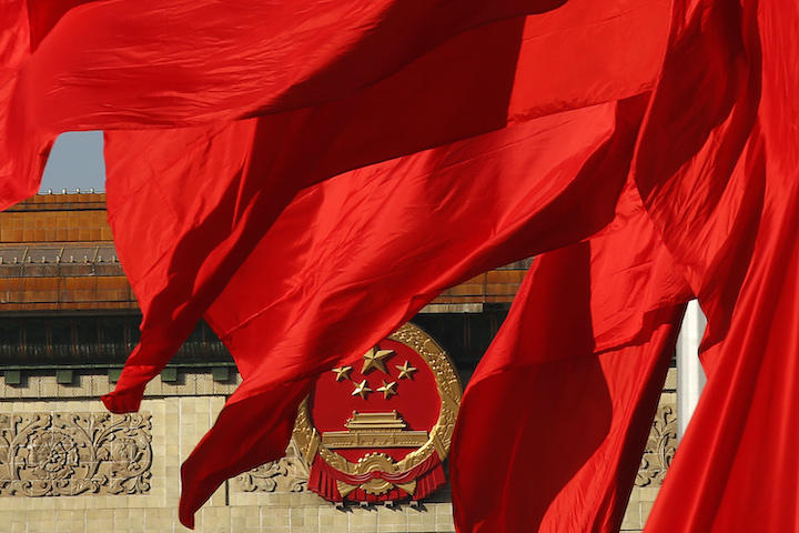 人民大会堂に翻る中国の「紅い旗」 人民大会堂に翻る中国の「紅い旗」