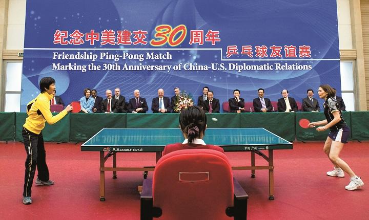 2009年の米中国交30周年の催しで交流試合を行うボチェンスキー(右、北京) 2009年の米中国交30周年の催しで交流試合を行うボチェンスキー(右、北京)