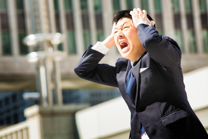 悩んでいる人 悩んでいる人
