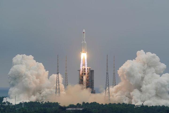 中国の大型ロケット「長征5号B」 中国の大型ロケット「長征5号B」