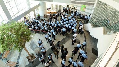 香港警察が「蘋果日報(リンゴ日報)」本社編集局を捜索した。 香港警察が「蘋果日報(リンゴ日報)」本社編集局を捜索した。