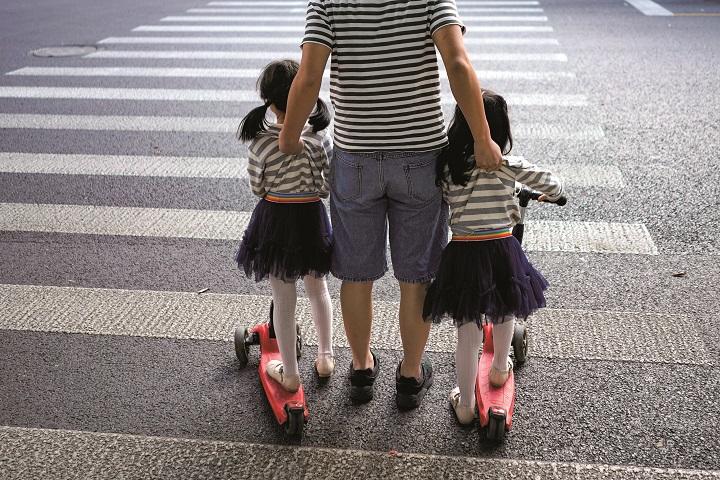 三人っ子政策に中国国民の反応は冷ややか 二人目さえ欲しくない 理由 ニューズウィーク日本版 オフィシャルサイト 三人っ子政策に中国国民の反応は冷ややか 二人目さえ欲しくない 理由 ニューズウィーク日本版 オフィシャルサイト