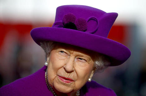 英国に衝撃！名門オックスフォードの学生がエリザベス女王の肖像を撤去