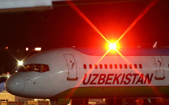 アフガニスタンからの避難民を乗せた飛行機 アフガニスタンからの避難民を乗せた飛行機