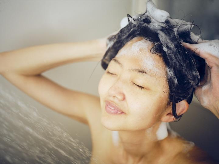 シャンプーして気持ちいい女性 シャンプーして気持ちいい女性
