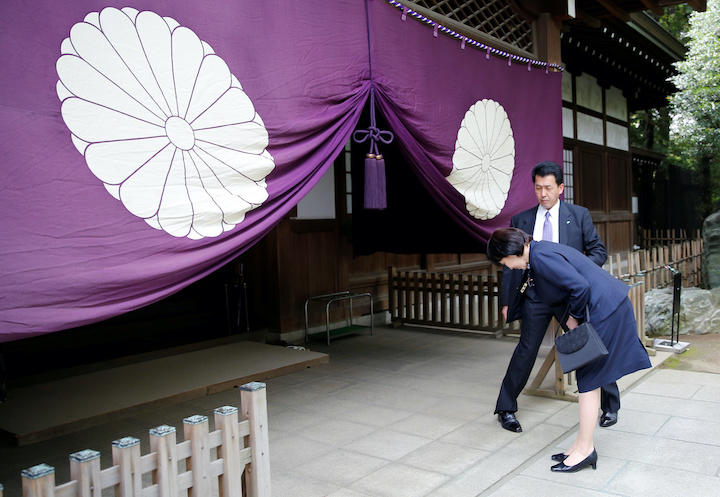 靖国参拝する高市早苗 靖国参拝する高市早苗