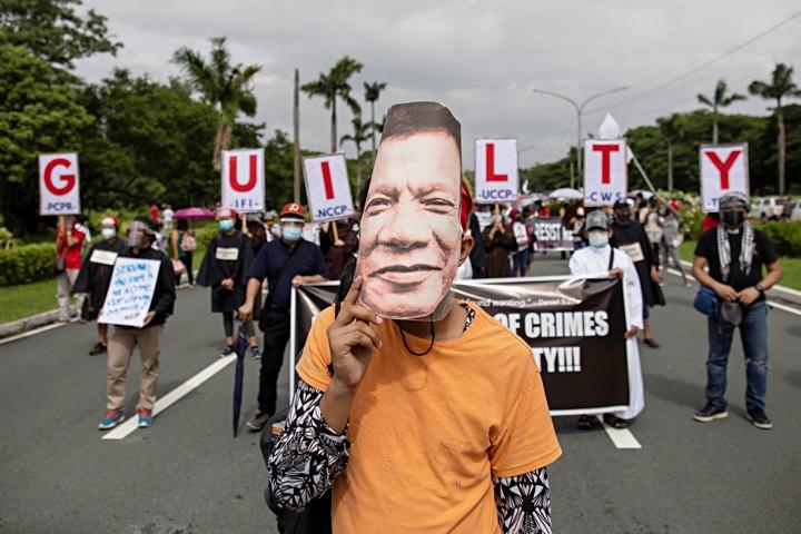 フィリピンのドゥテルテ大統領批判のデモ