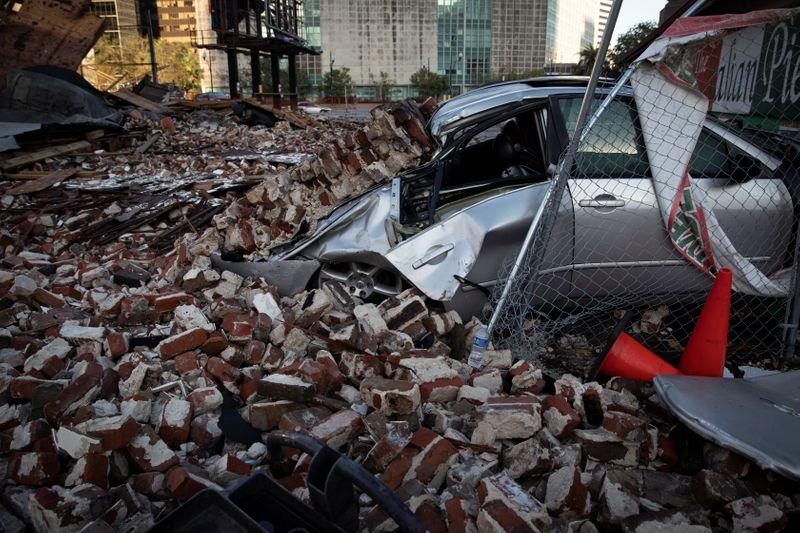 ハリケーン アイダ で高速道路に割れ目 2人死亡 石油各社の被害確認進まず ニューズウィーク日本版 オフィシャルサイト ハリケーン アイダ で高速道路に割れ目 2人死亡 石油各社の被害確認進まず ニューズウィーク日本版 オフィシャルサイト