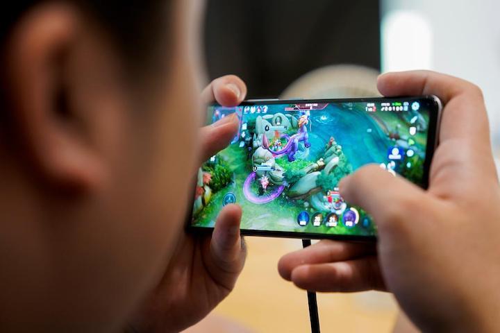 中国のeスポーツチーム「侠盗勇士」のプレーヤー 中国のeスポーツチーム「侠盗勇士」のプレーヤー