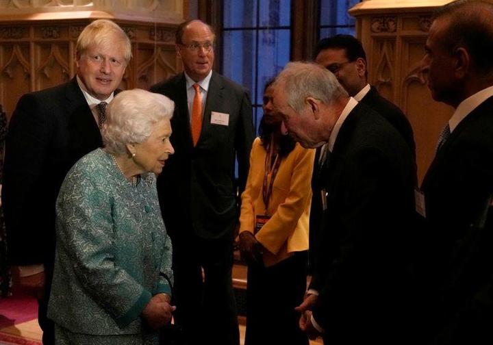 イギリスのエリザベス女王とジョンソン首相 イギリスのエリザベス女王とジョンソン首相
