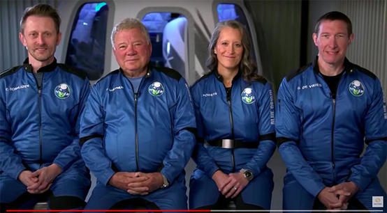 ニューシェパードの乗組員（左から２番目がシャトナー）