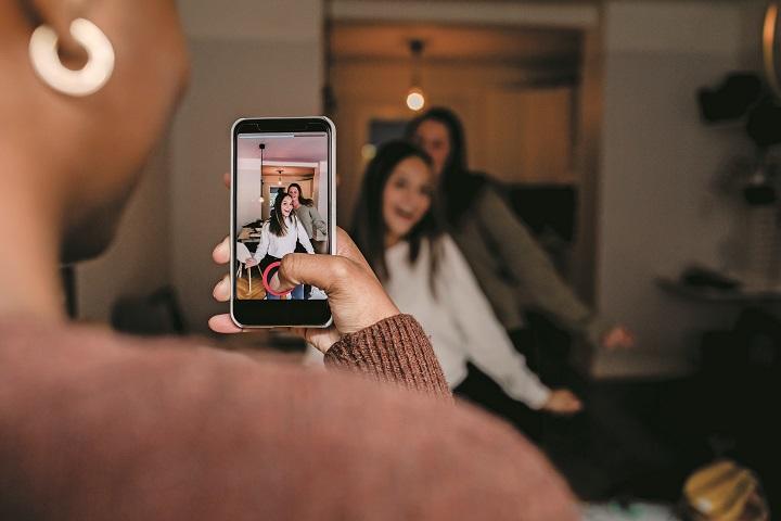 親に利用され ネットでは批判の的になる 未成年youtuber たち ニューズウィーク日本版 オフィシャルサイト