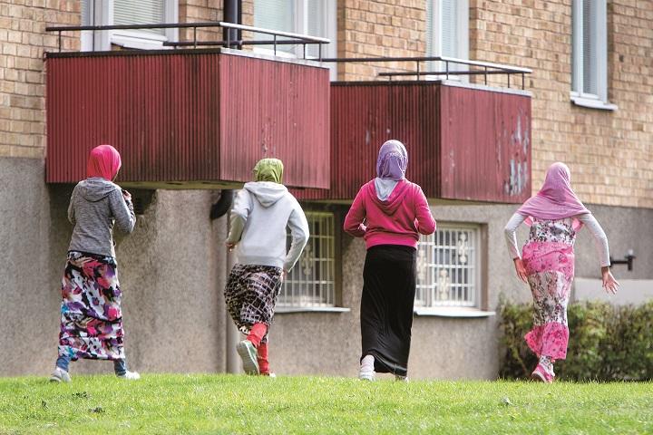 多数の難民を受け入れたスウェーデンが思い知った「寛容さの限界」