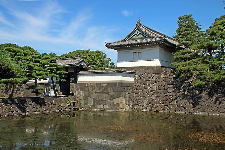 江戸城は明治維新にあっても戦場となることなく皇居となってからも静かに佇んでいる 江戸城、現在の皇居