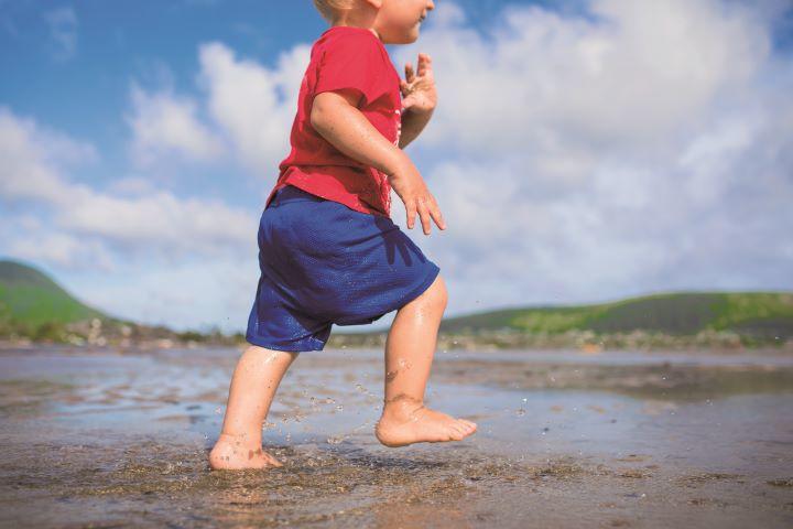 遊んでいる子供 遊んでいる子供