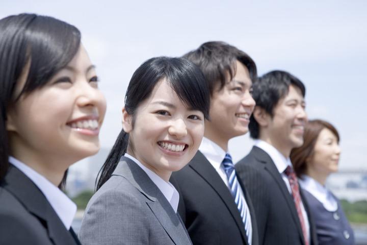 前向きな若い会社員たち 前向きな若い会社員たち