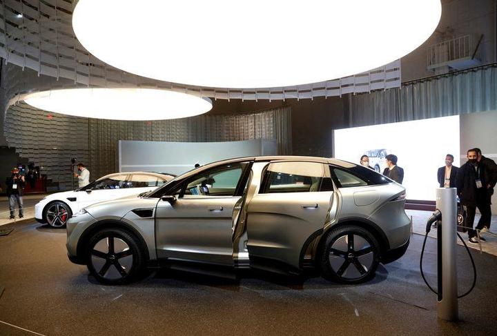 ソニーグループが米ラスベガスで公開したEV試作車「VISIONーS02」 ソニーグループが米ラスベガスで公開したEV試作車「VISIONーS02」