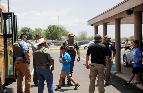 銃撃事件が発生した米南部テキサス州ユバルディの小学校