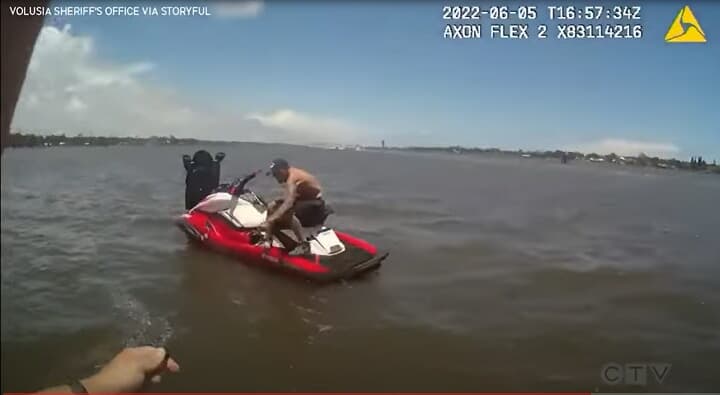 映像 米警官 休日の家族にボートを借りて水上バイク泥棒逮捕 ニューズウィーク日本版 オフィシャルサイト