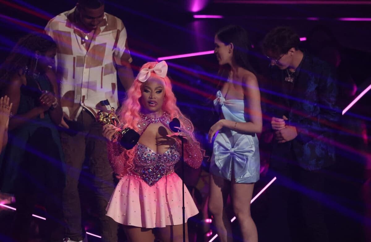 ニッキー ミナージュ 最新mvに 空間が歪む ほどの 加工 疑惑 検証動画に注目 ニューズウィーク日本版 オフィシャルサイト