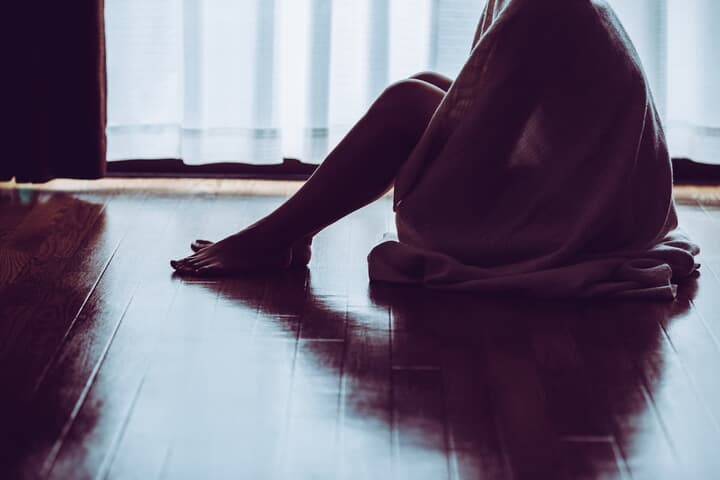 孤立する宗教2世のイメージ