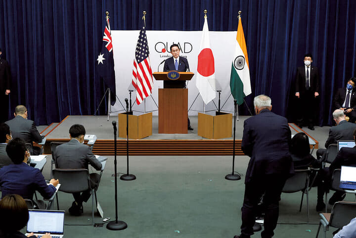 クアッド首脳会合後に会見する岸田文雄首相
