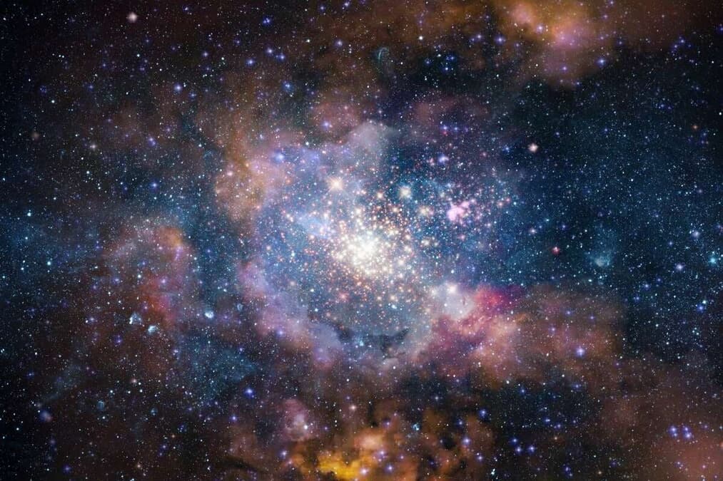 宇宙の彼方に立っている「創造の柱」壮大で神秘的な姿を捉えた