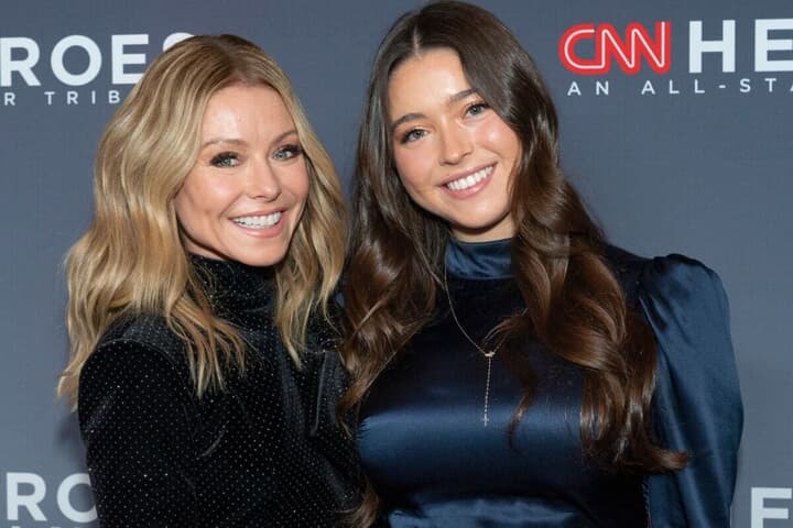 日光浴の写真が物議を醸したケリー・リパの娘ローラ