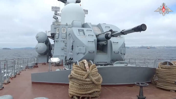 日本海のロシア海軍艦