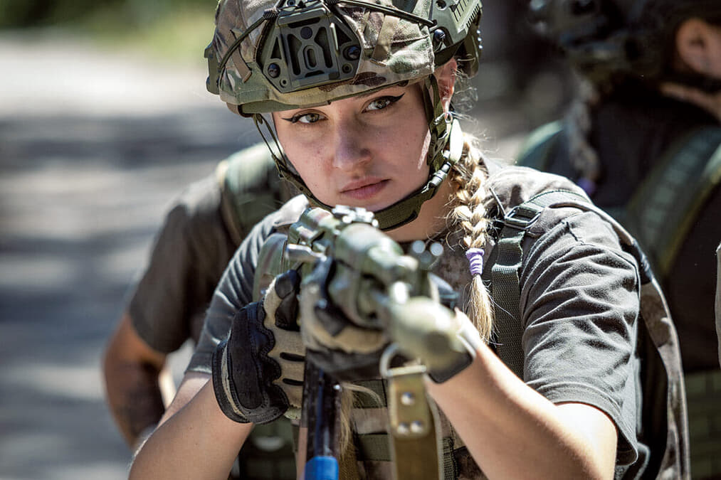 軍人　女性 