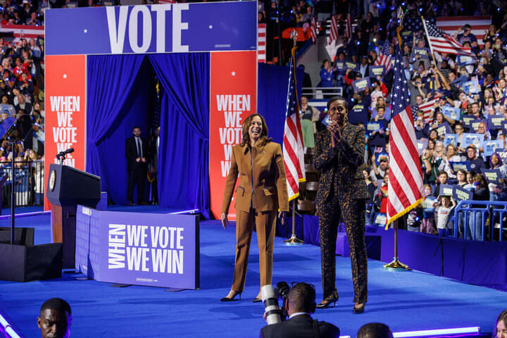 カマラ・ハリスとミシェル・オバマ