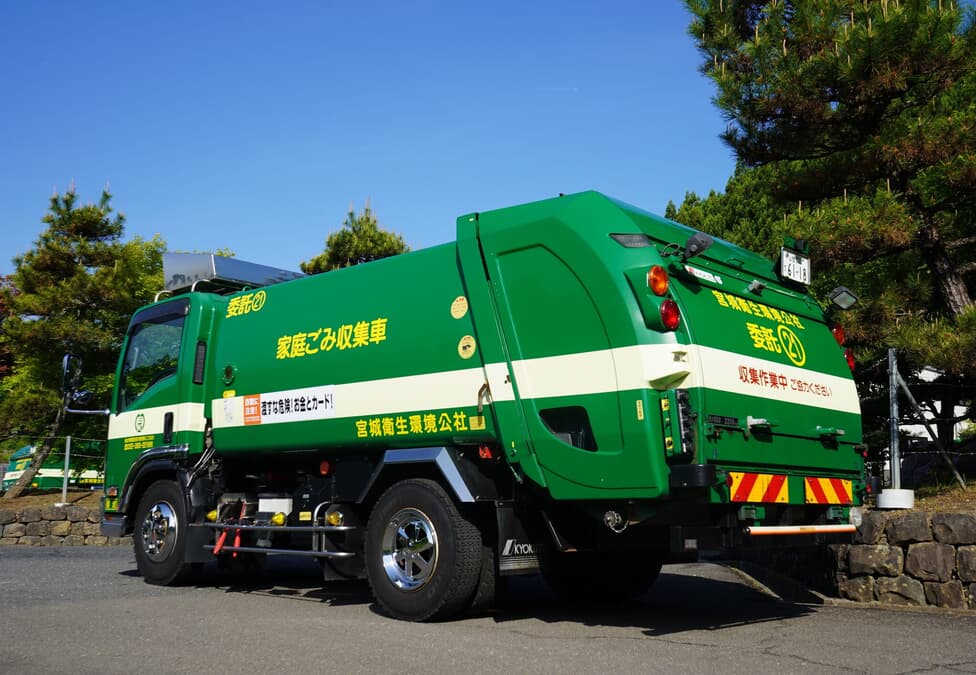 衛生車 脱炭素に向けた「東北初」の試みとは？ ごみ収集車のCO2排出量削減を目指す、宮城衛生環境公社の本気度｜ニューズウィーク日本版 オフィシャルサイト