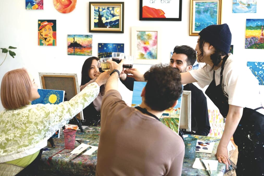 アートを通じて日常の中に喜びをもたらす「Artbar Osaka」とは